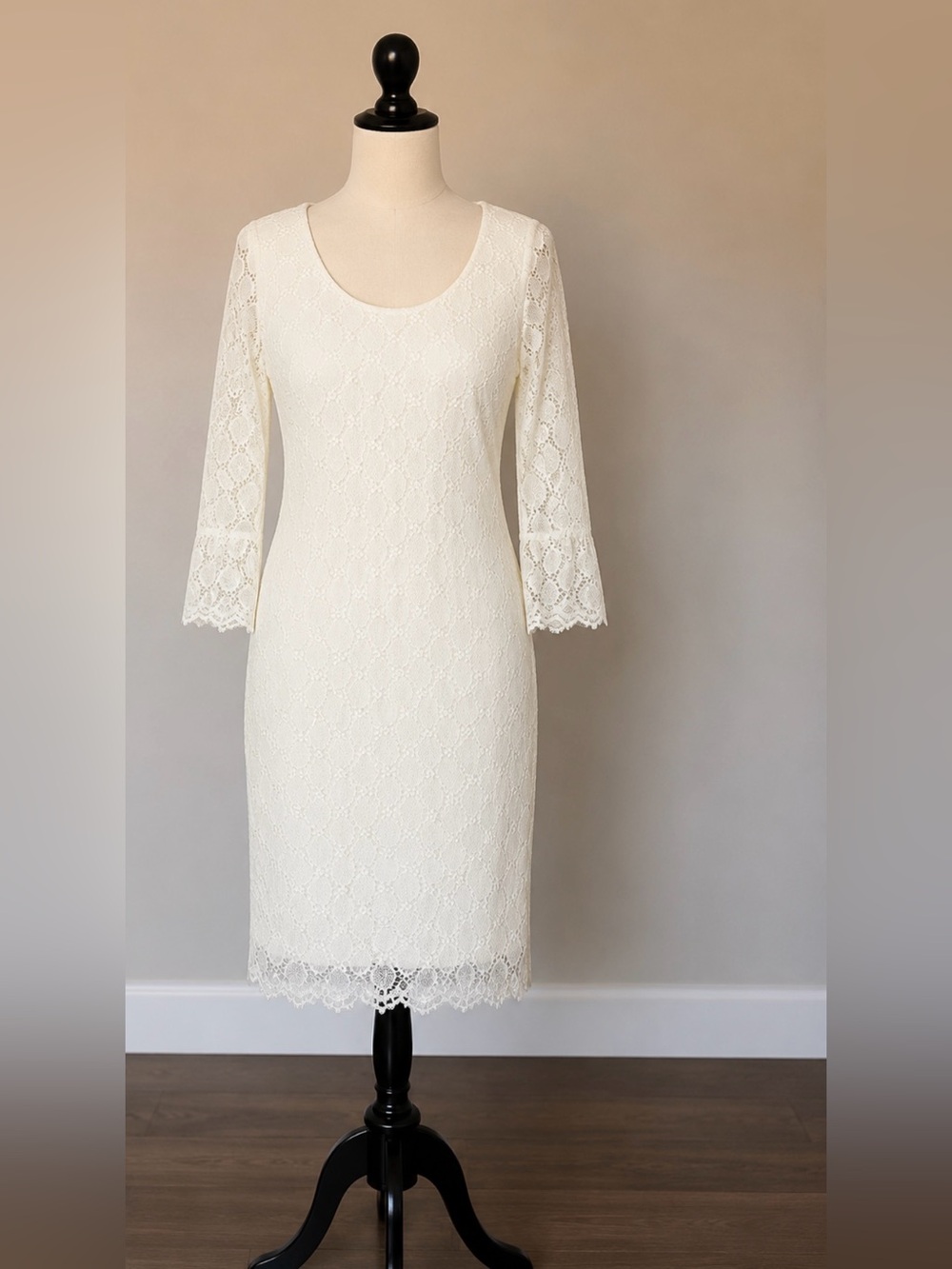 Ronni Nicole Cream Lace Shift Dress with Scalloped Hem